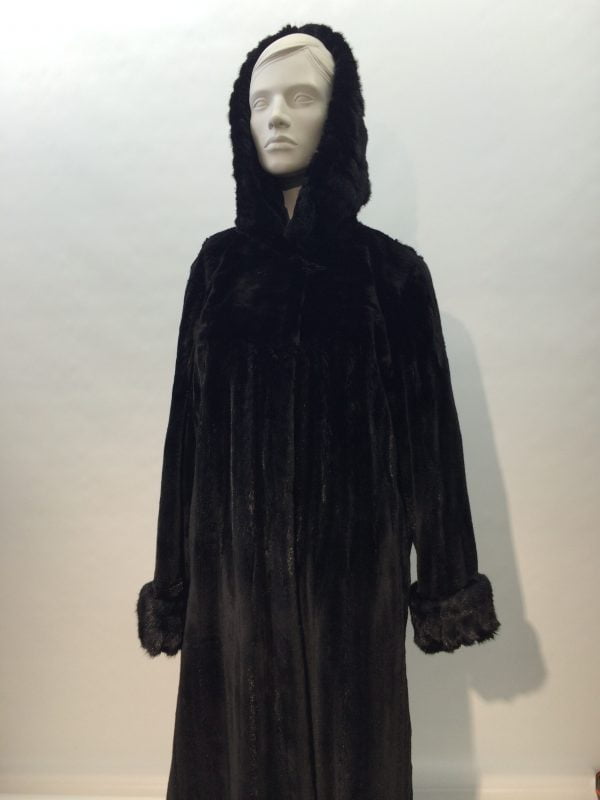 Samuel Fourrures - Manteau de vison femelle rasé teint noir long avec capuchon - 6967 - Robe
